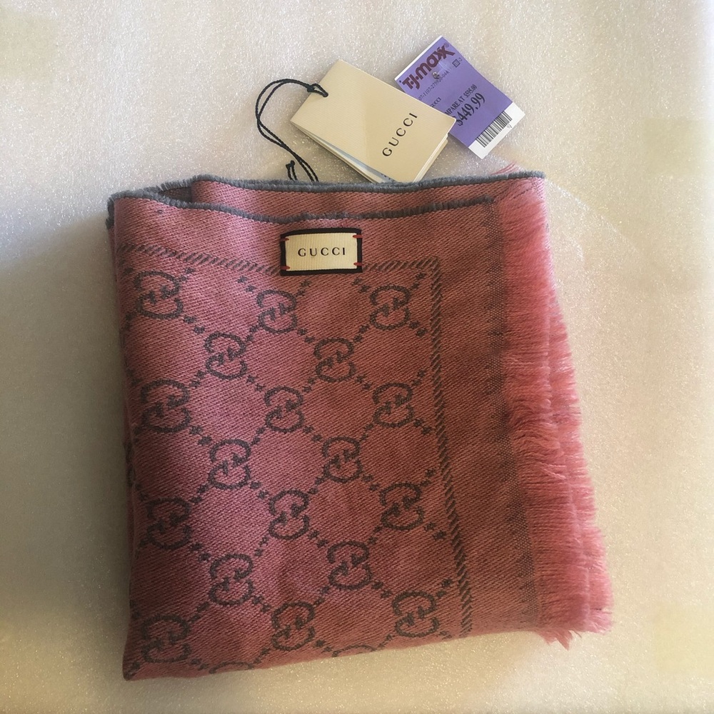 Gucci scarf 🧣